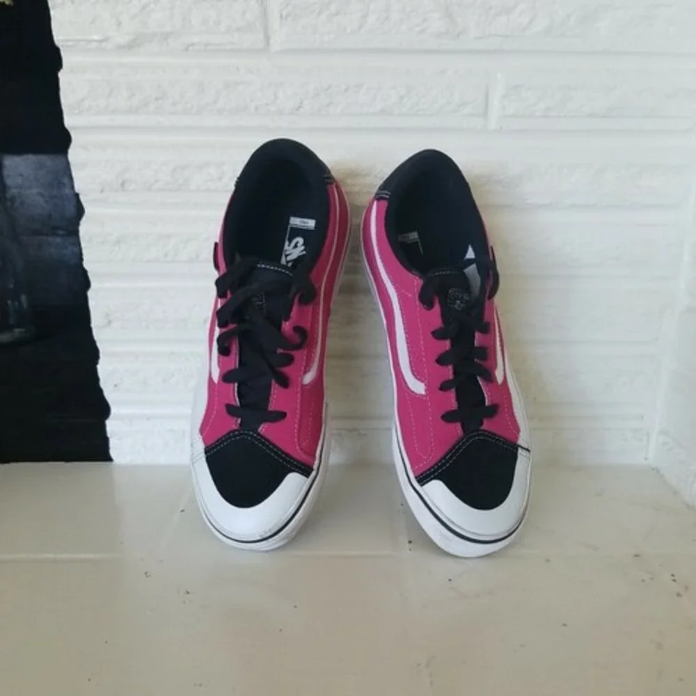 Vans Black White Magenta Skate Shoes Pink Trujillo youth size 6 EUC boys girls